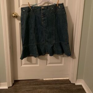 Really cute skirt size 22